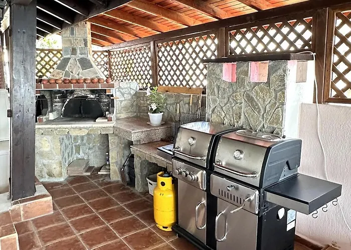 Luxury 3-br & Sky Terrace *