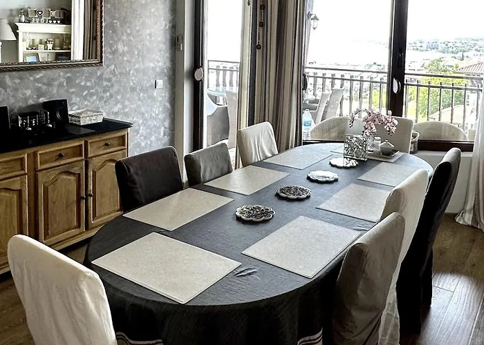 Luxury 3-br & Sky Terrace Apartament *